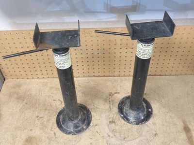 Trailer stabilization jackstands