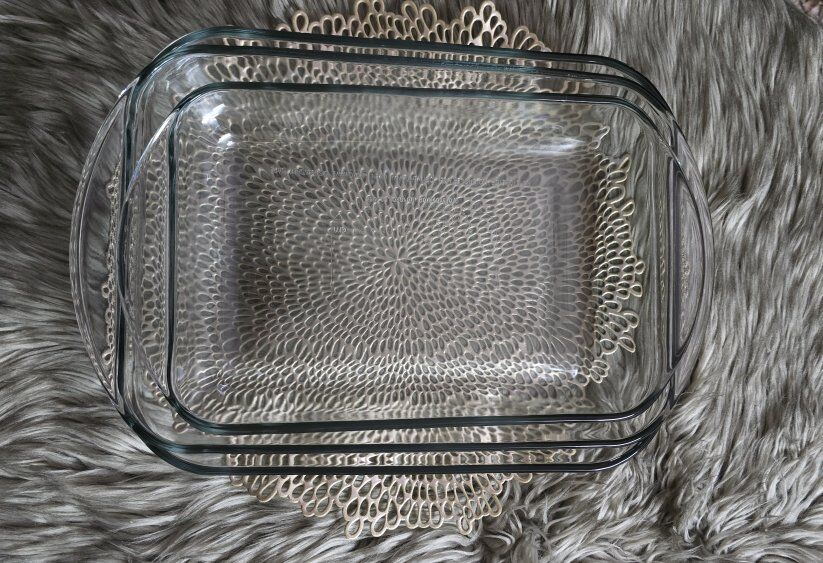 Kitchen supplies (Pyrex)