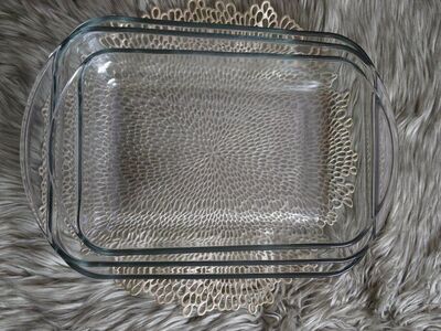 Kitchen supplies (Pyrex)