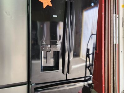 BEAUTIFUL BRAND NEW! GE GLOSSY FRENCHDOOR FRIDGE!!