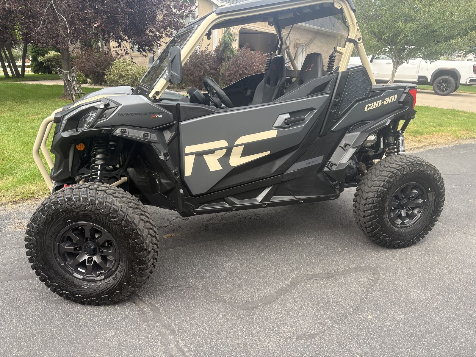 2023 can am maverick sport
