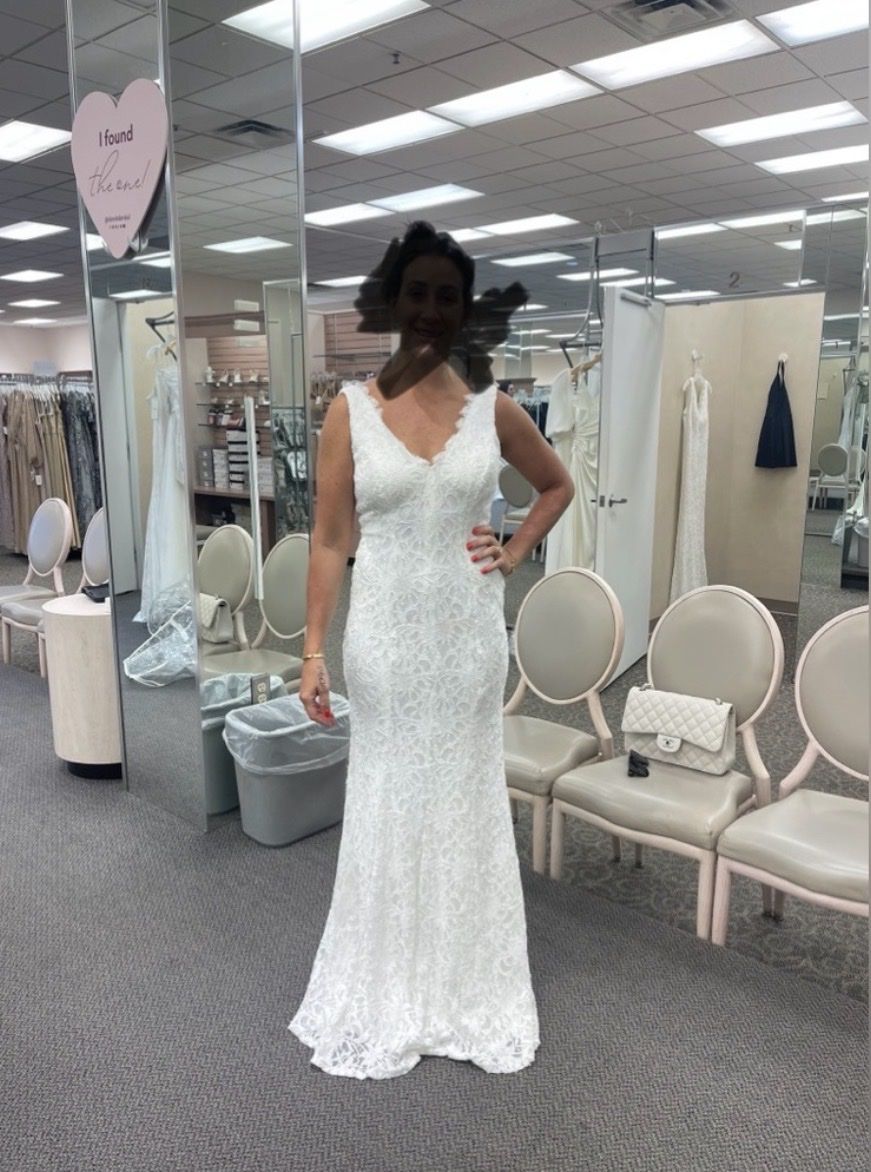 David’s Bridal White Lace V-neck Wedding Dress Size 2