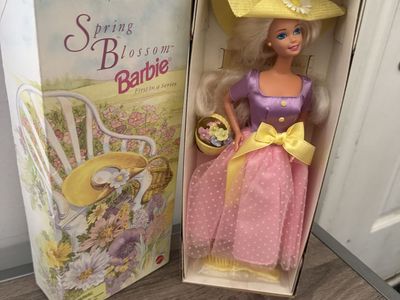 Mattel Barbie Spring Blossom Barbie Doll Avon Exclusive 15201 First in a Series