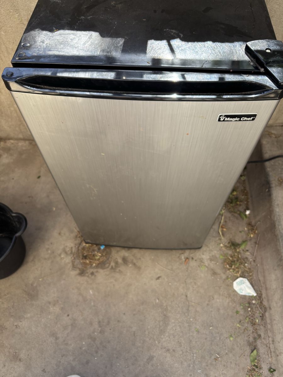 Mini fridge