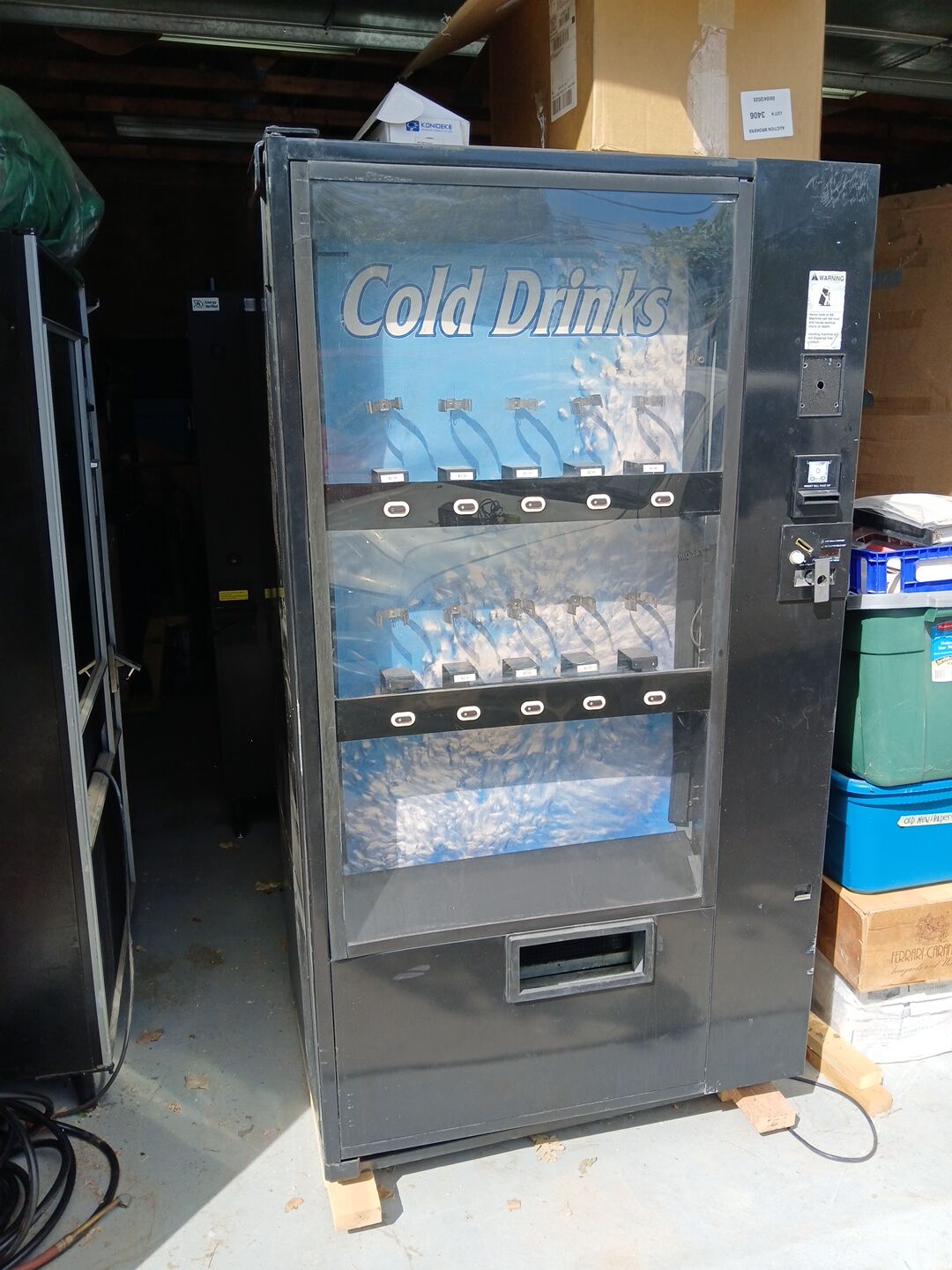 10 Selection "live view" Multi-priced drink vending machine
