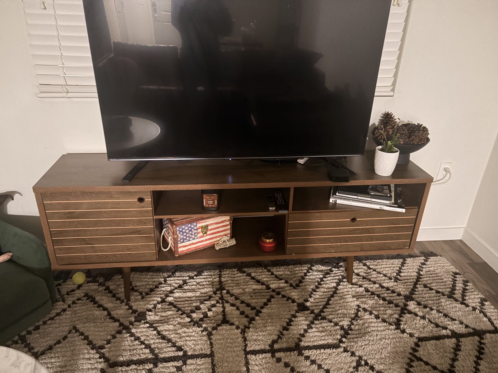 Entertainment center