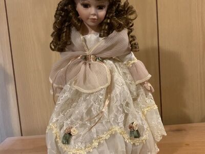 Musical Poreclain doll