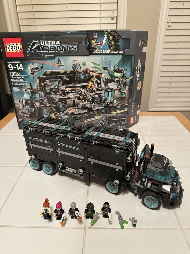 Lego Ultra Agents HQ 70165