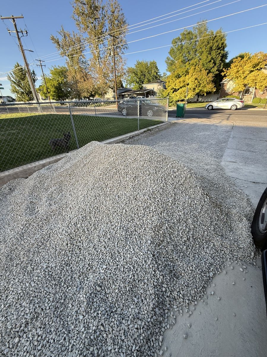 3yds. (approx) Gravel