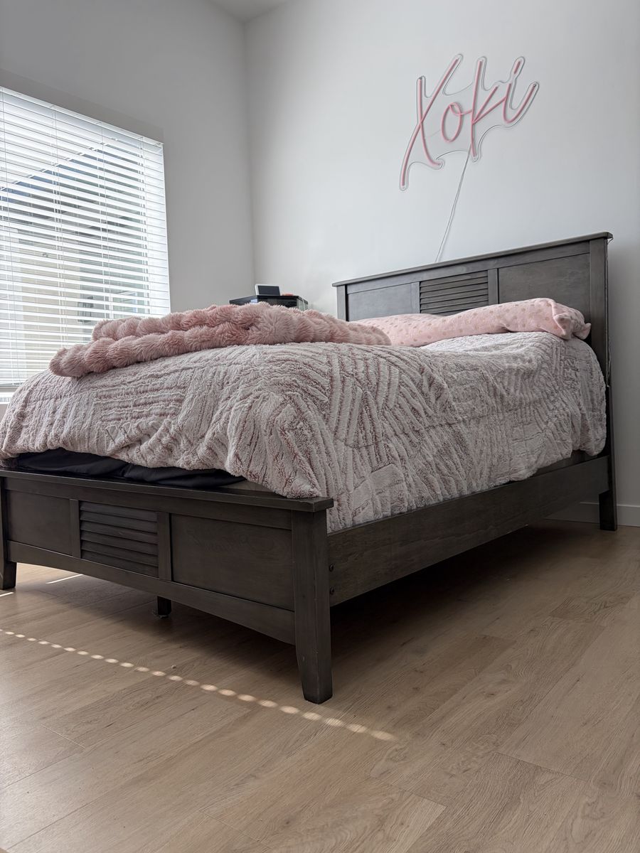 Bedroom Set (Full Mattress, Bed Frame with Headboard, Nightstand, Dresser)