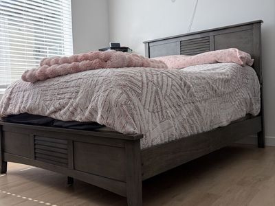 Bedroom Set (Full Mattress, Bed Frame with Headboard, Nightstand, Dresser)