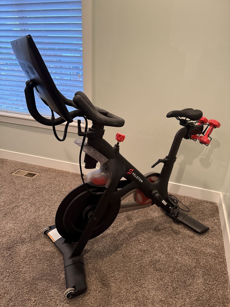 Peloton Bike with Accessories – Only 75 Workouts! Excellent Condition