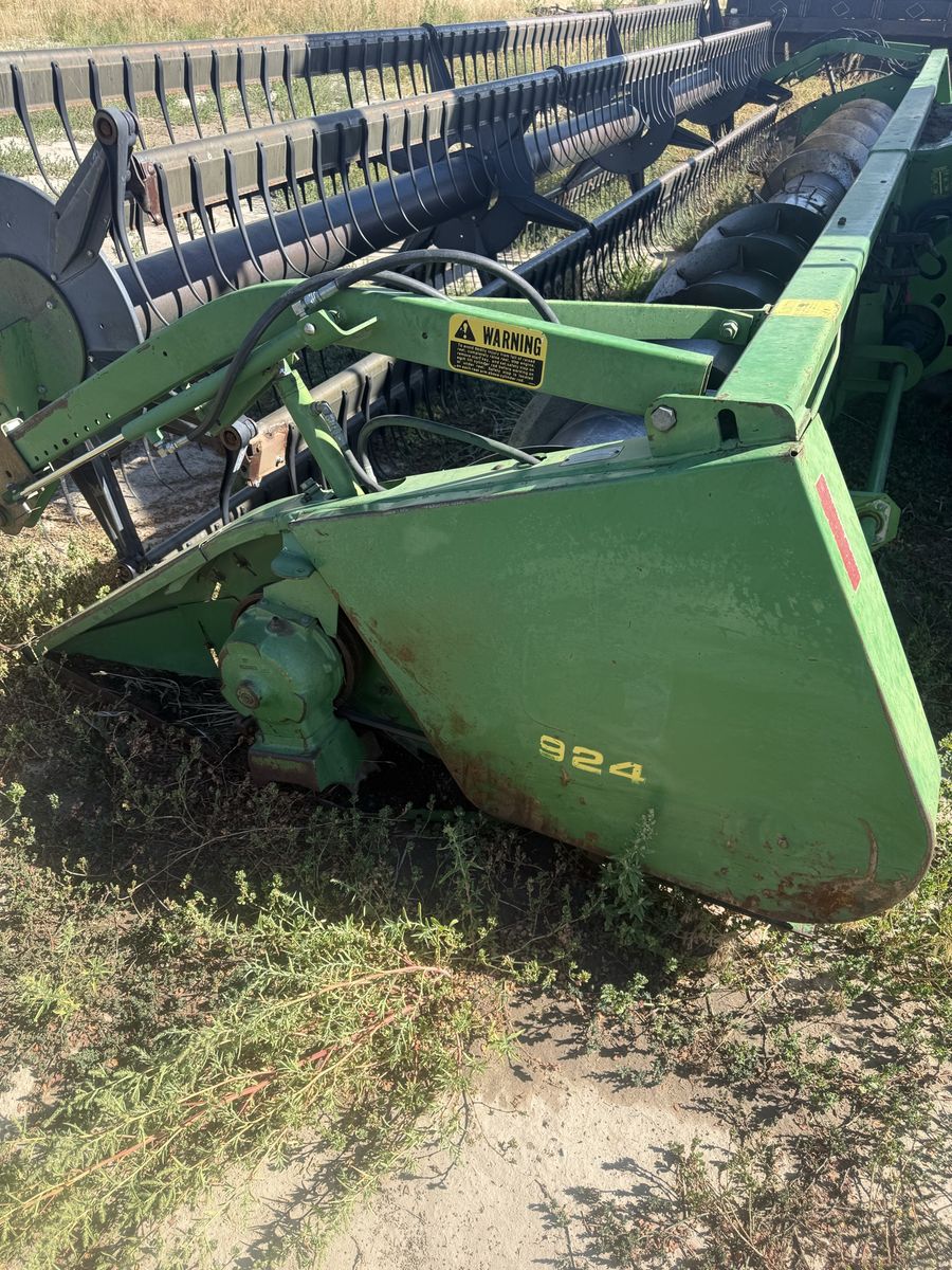 John Deere 24 ft. Combine header 