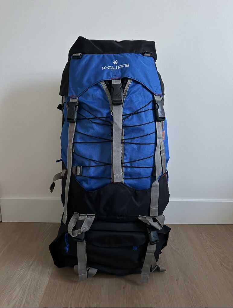 Popular Multi-Day Hiking Backpack / Raincover