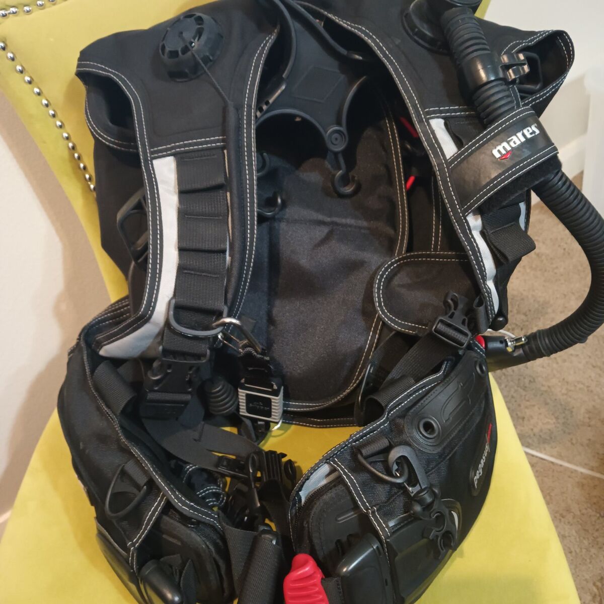 SCUBA DIVING EQUIPMENT