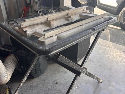Good working, well used Dewalt d24000 wet tile saw w/stand