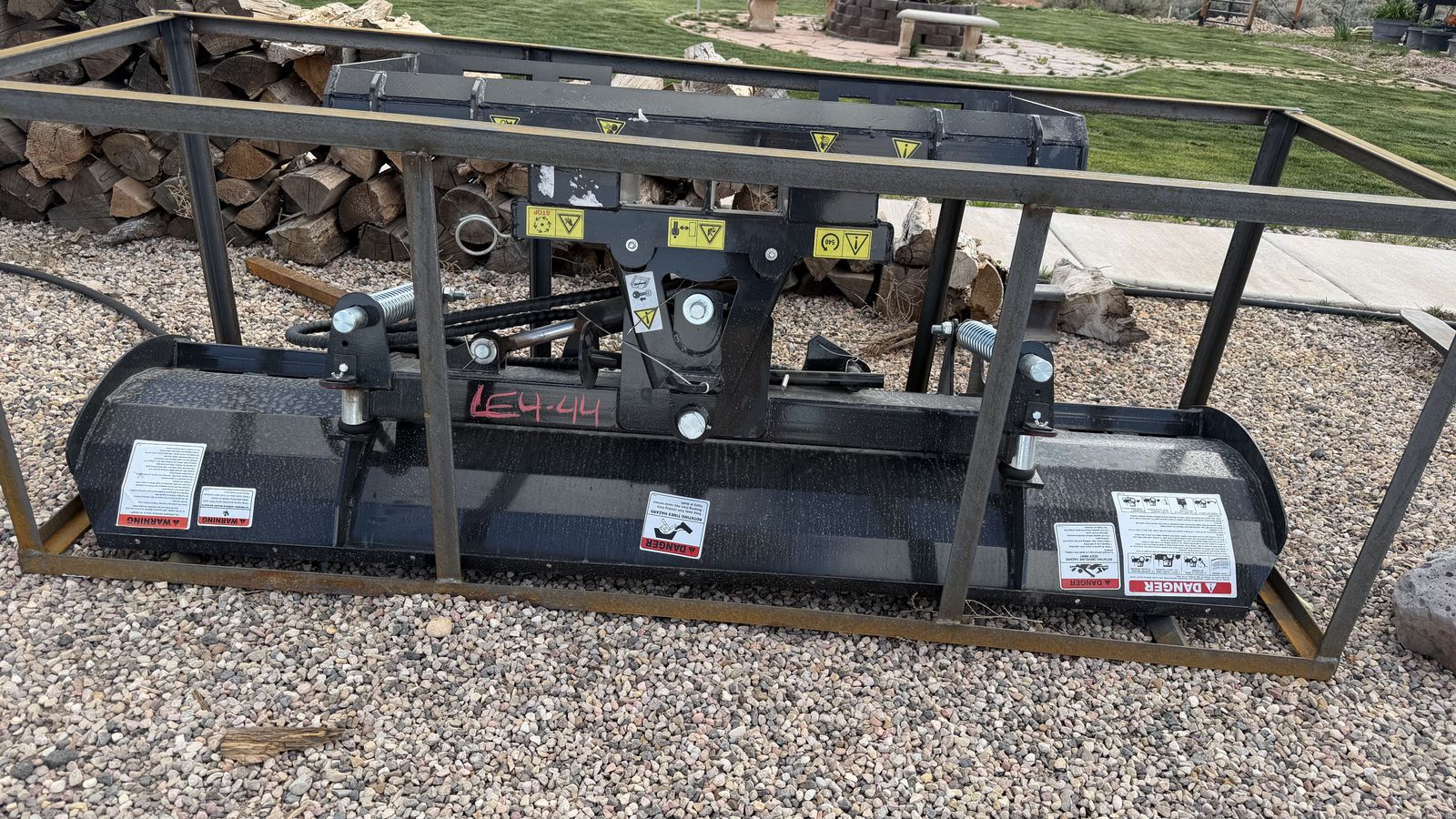 Snowplow /Dozer blade for skid steer