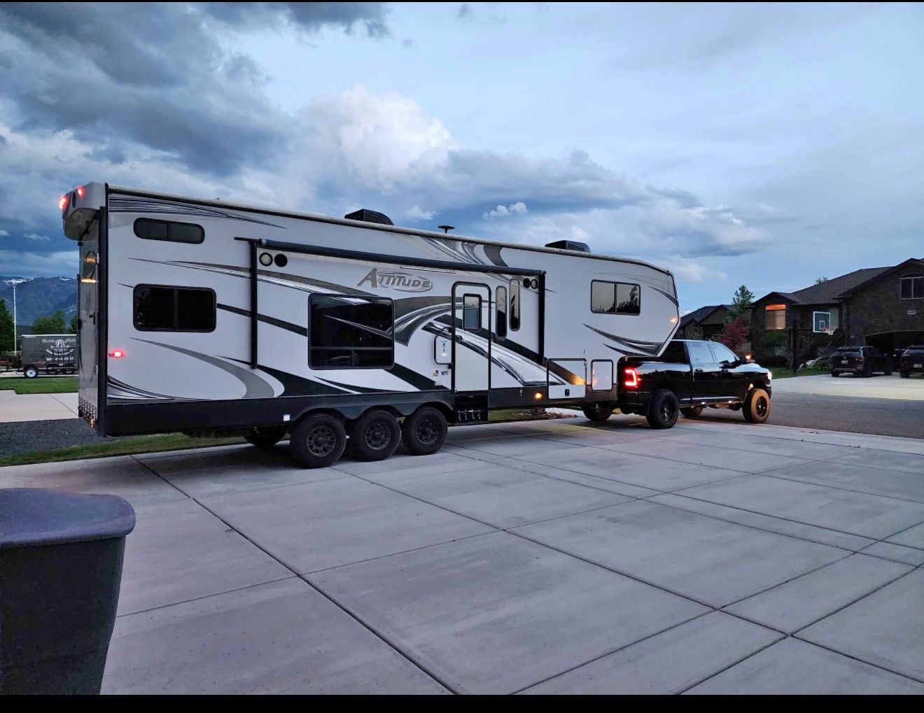2017 attitude fifth wheel toy hauler