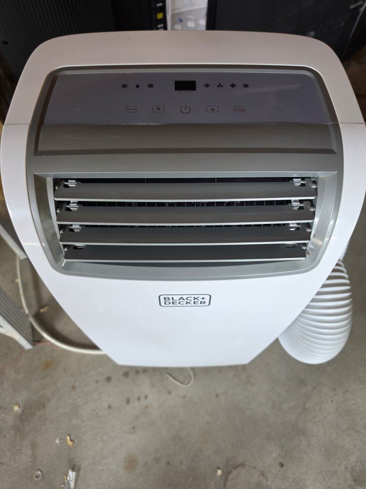BLACK+DECKER Portable Air Conditioner with Window Vent Kit - White
