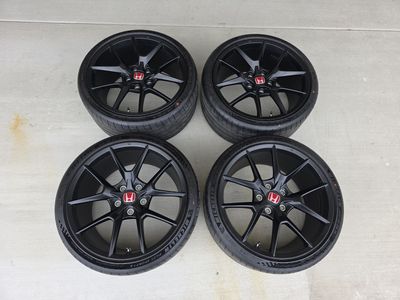 Honda Civic Type R OEM wheels and tires 19" 265/30/19 FL5 FK8 Spoon