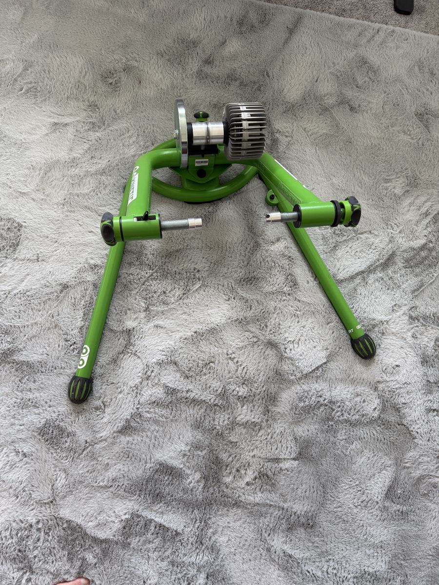 Kinetic Rock and Roll Smart 2 Fluid Trainer – Bluetooth – Excellent Condition