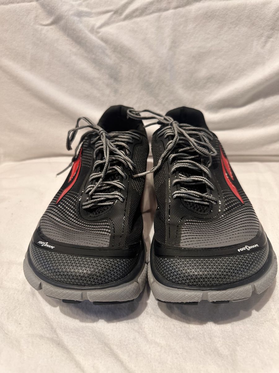 Altra Torin 2.5 men’s size 8.5 black/gray with red trim, running shoes