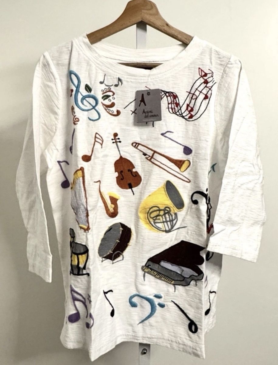 Avani Del Amour White Top Embroidery M Size NWT