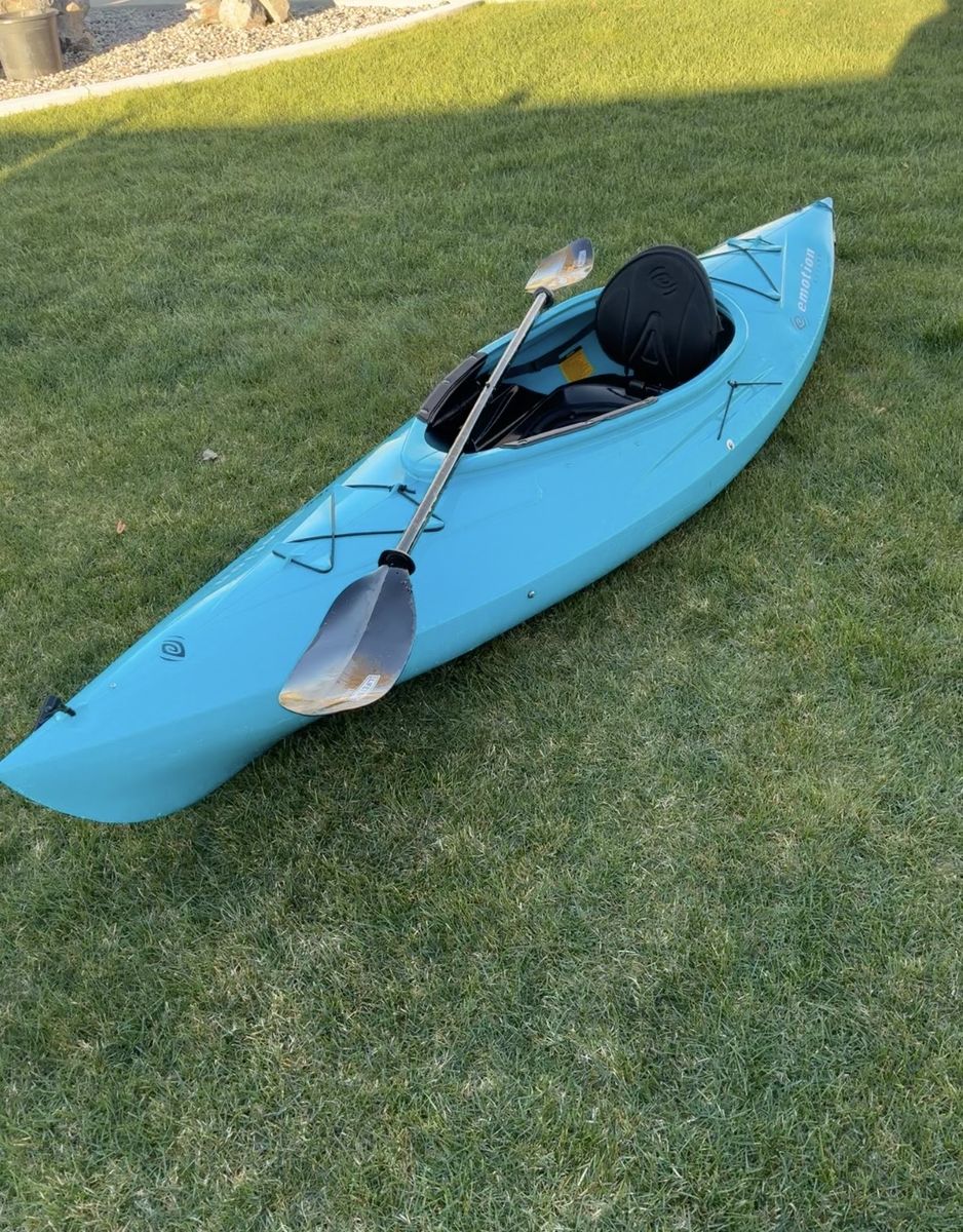 Lifetime Emotion Kayak
