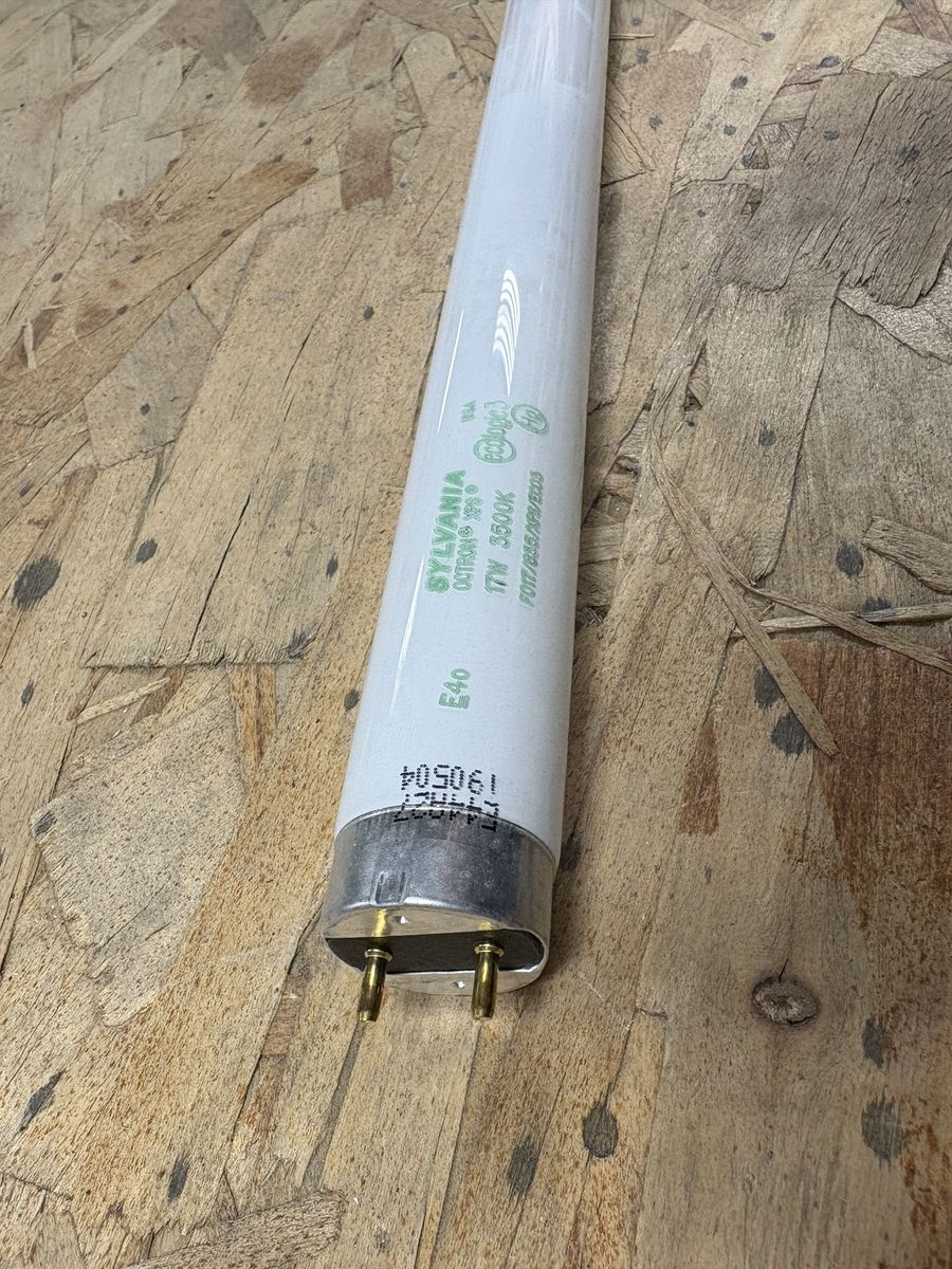 Sylvania FO17/835/XPS/ECO3 light bulbs-----BOX OF 30