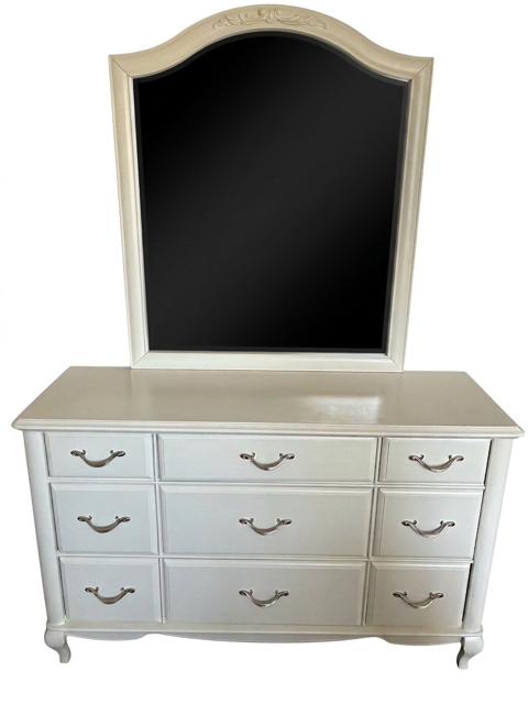 9 Drawer Dresser with mirror