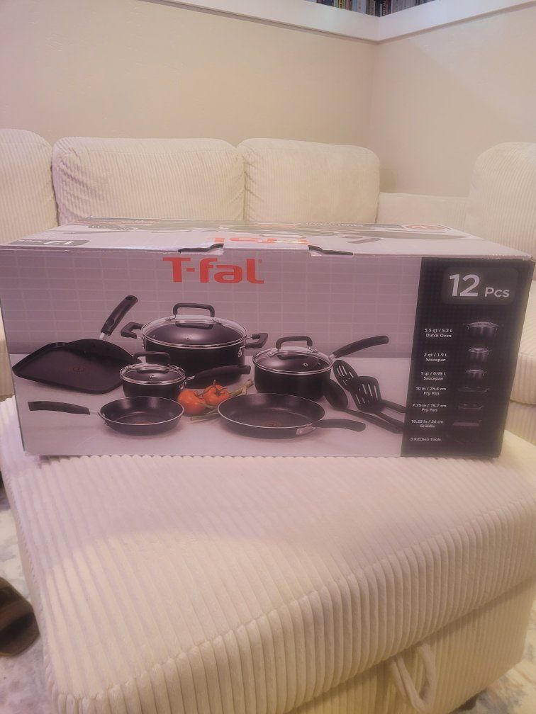 T-fal Signature 12-Piece Nonstick Cookware Set with Thermo-Spot Indicator