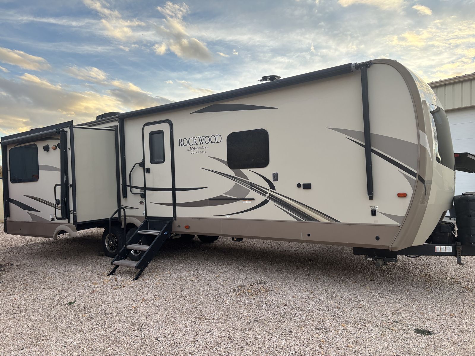 2018 Rockwood 8339 SS Ultralite With 3 Slide Outs