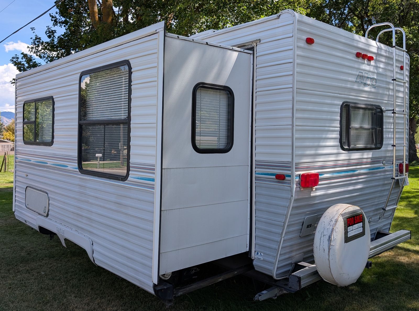 1996 Skyline Aljo Model 2755 Fifth Wheel (Wellsville)