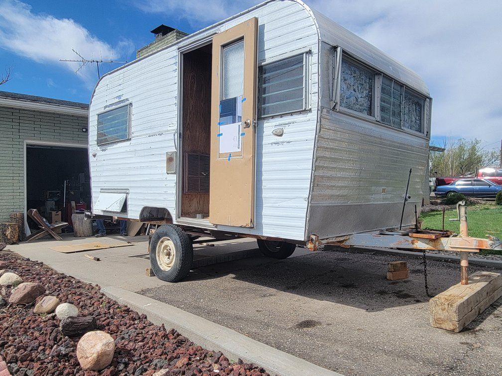 Vintage Camper - Perfect for Restoration Project