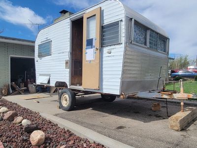 Vintage Camper - Perfect for Restoration Project