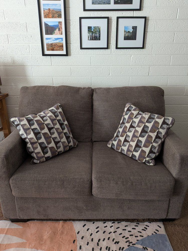 Like New Fabric Loveseat 