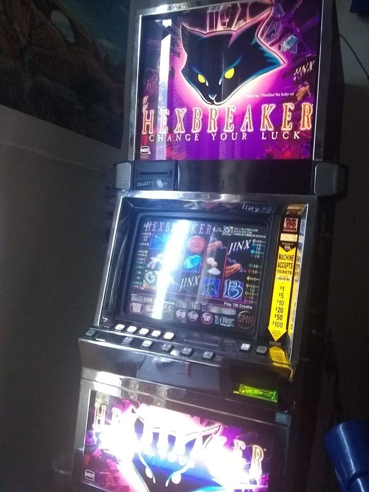 The Original Hexbreaker 5 reel machine