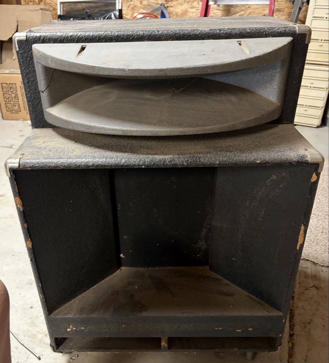 Large gollehon speaker cabinet 