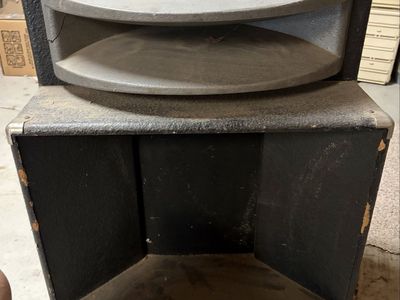 Large gollehon speaker cabinet