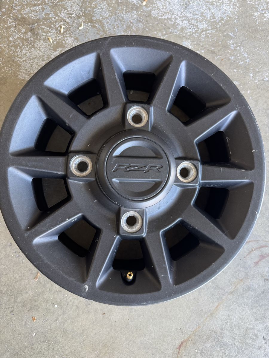 Polaris Razor Wheel R14