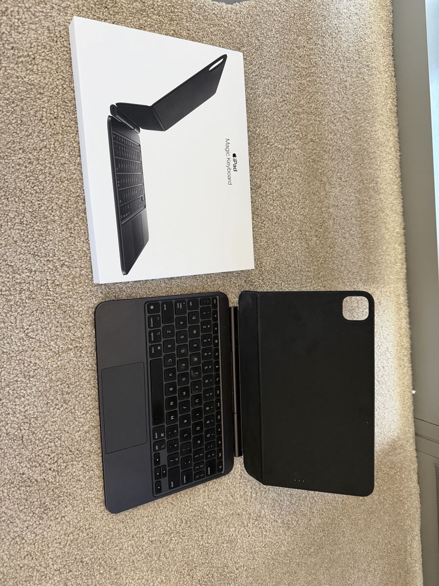 Apple iPad Magic Keyboard, Black - 11 inch