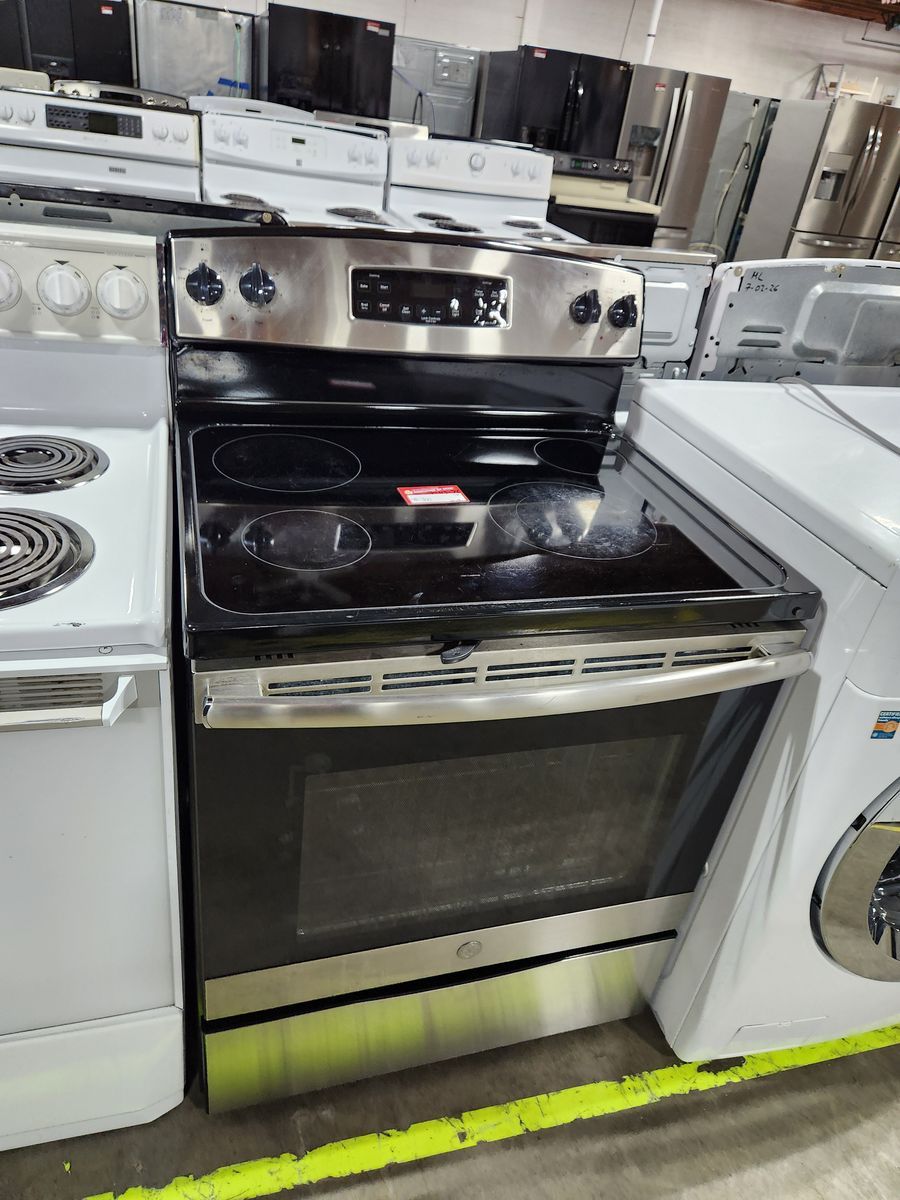 GE Electric Range & Oven - Stainless Steel & Black Freestanding