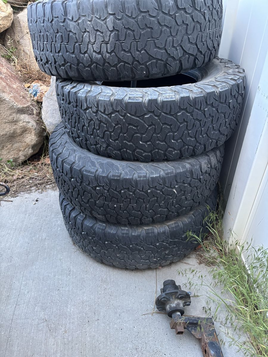Bfg a/t 285/70 R17