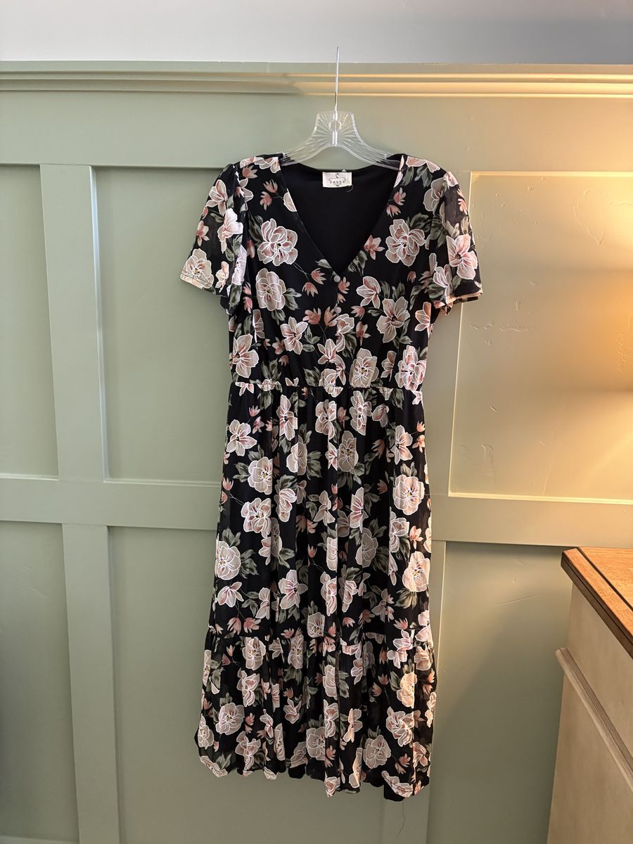 Black/Floral Dress by EMBER IN MISSES size Petite Medium (New)