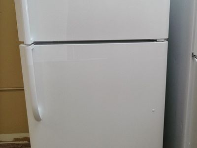 Like New Frigidaire 18 cf Refrigerator~90 Day Guarantee