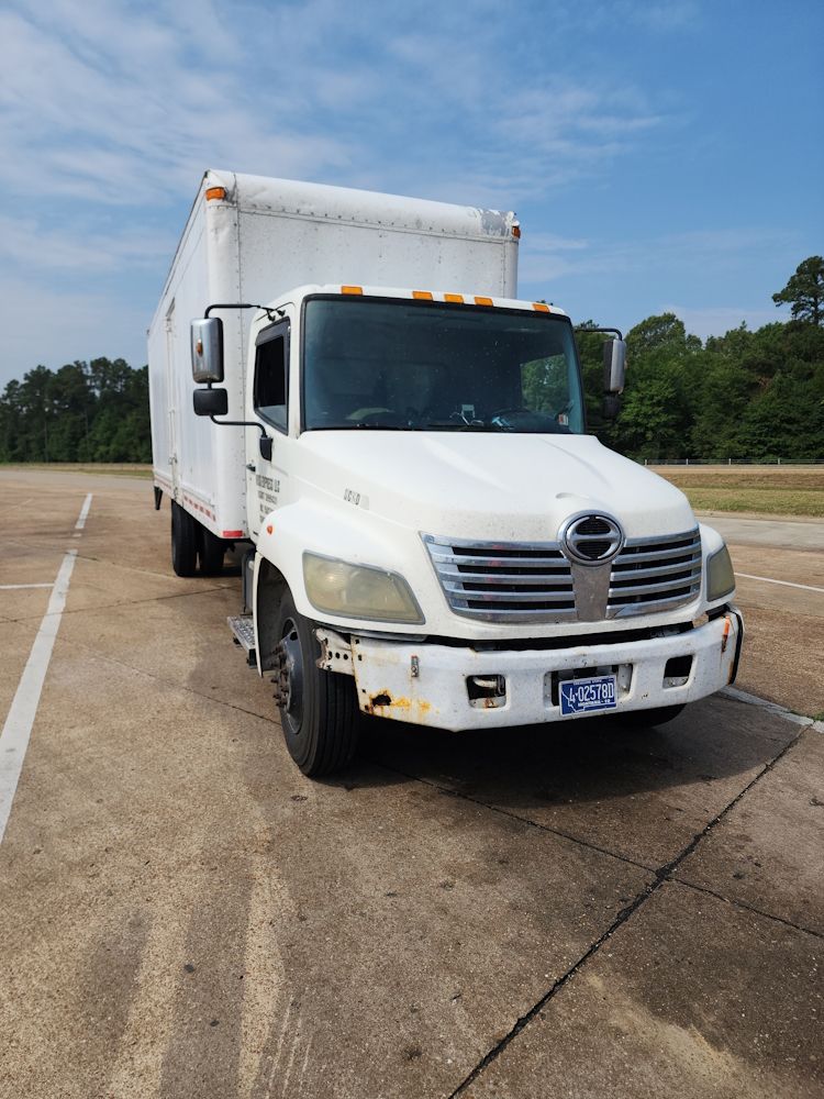 2008 HINO 268