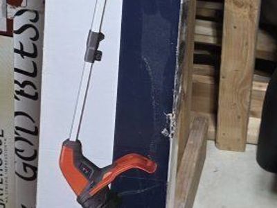 Husqvarna 40v stringtrimmer $150