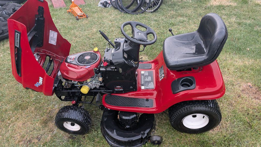 Craftsman DLT 3000 Riding Mower