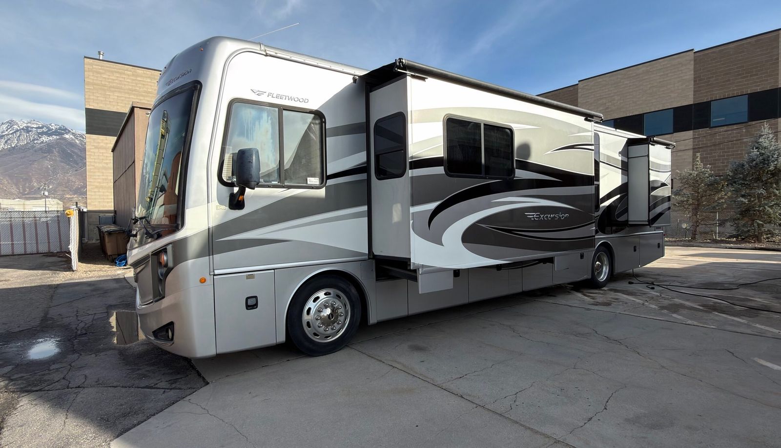 2014 Fleetwood Excursion 35B Pusher with 2 Slides