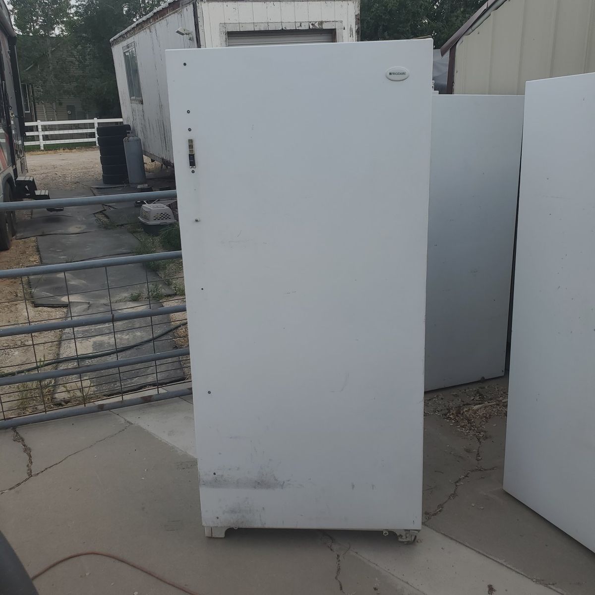 Main image 3